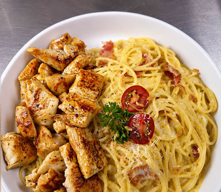 Carbonara pasta with grilled chicken