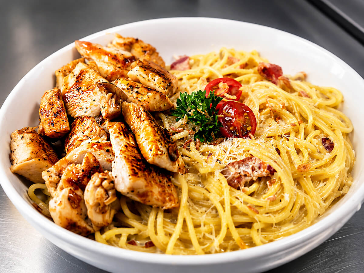 Carbonara pasta with grilled chicken